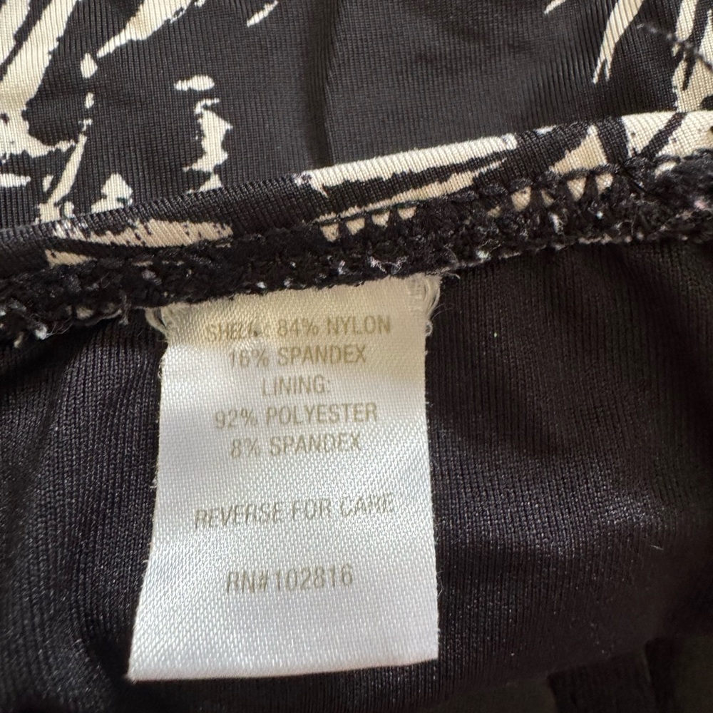 Garnet Hill Ruched Front One Piece Swimsuit Black and White Leaf Print Size 14 - Picture 8 of 8
